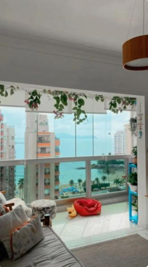 Apartamento com um linda vista para o mar